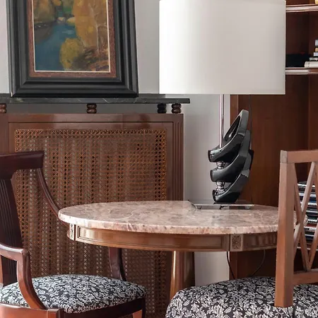 Elegancia Con Diseno Clasico